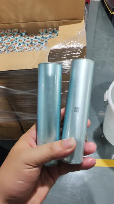 Kiểm tra cell pin lithium hình trụ tại xưởng đóng gói pin, 5/2026.