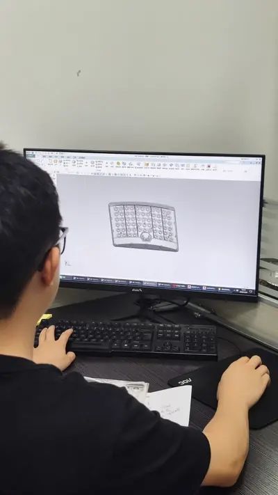 Duyệt bản thiết kế sản phẩm OEM với kỹ thuật nhà máy.