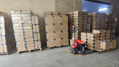 Hàng đóng pallet, quấn màng chờ xuất tại kho.