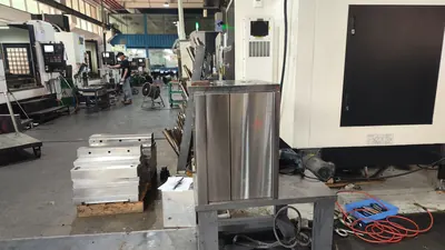 Khu máy gia công CNC tại một xưởng gia công khuôn và chi tiết kim loại, 5/2026.