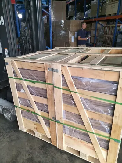Tấm đá mềm ốp tường đóng kiện gỗ tại kho