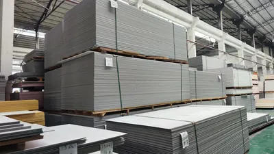Tấm ốp xếp pallet, đai nẹp tại kho của xưởng tấm ốp tường, 5/2026.