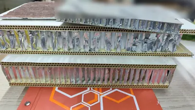 Mặt cắt tấm lõi tổ ong nhôm và tấm nhựa rỗng ruột, 5/2026.
