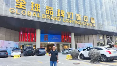Nhà sáng lập tại trung tâm đèn Cổ Trấn